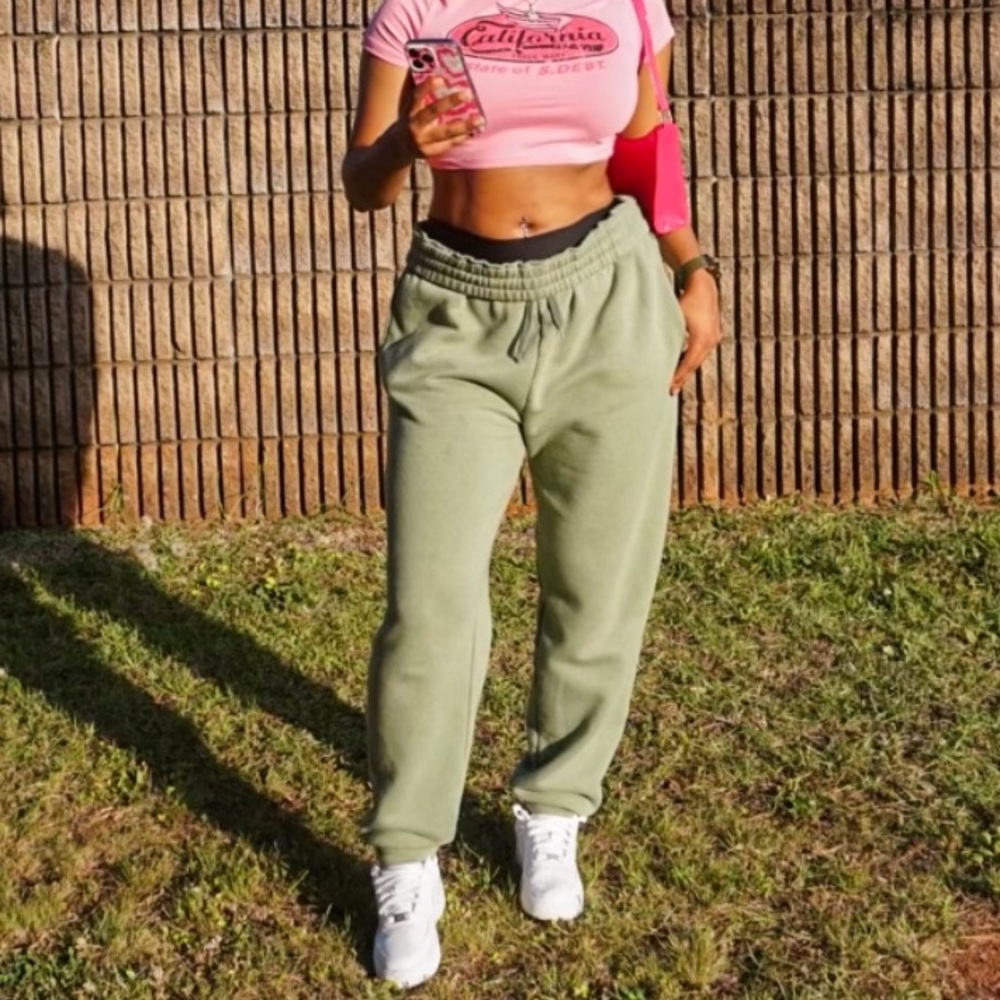 Baggy sweat pants (tall girl friendly)